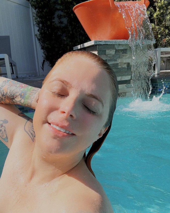Penny Pax Right Background